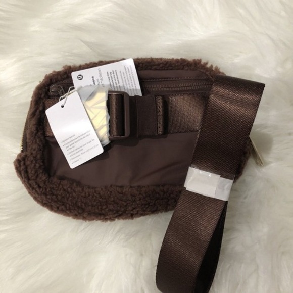 Brand New Lululemon Everywhere Fleece Belt Bag (1L,Brown Earth Gold) Women Bags - Picture 4 of 5